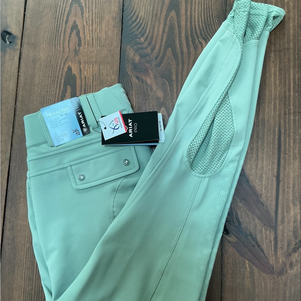 Ariat Tri Factor Breeches in Lilypad, NWT